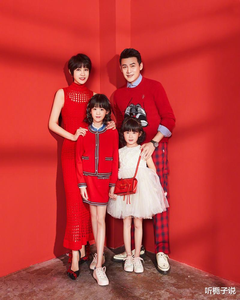 陆毅晒与俩女儿的合照！47岁保养到位，与贝儿坐一起，宛如兄妹