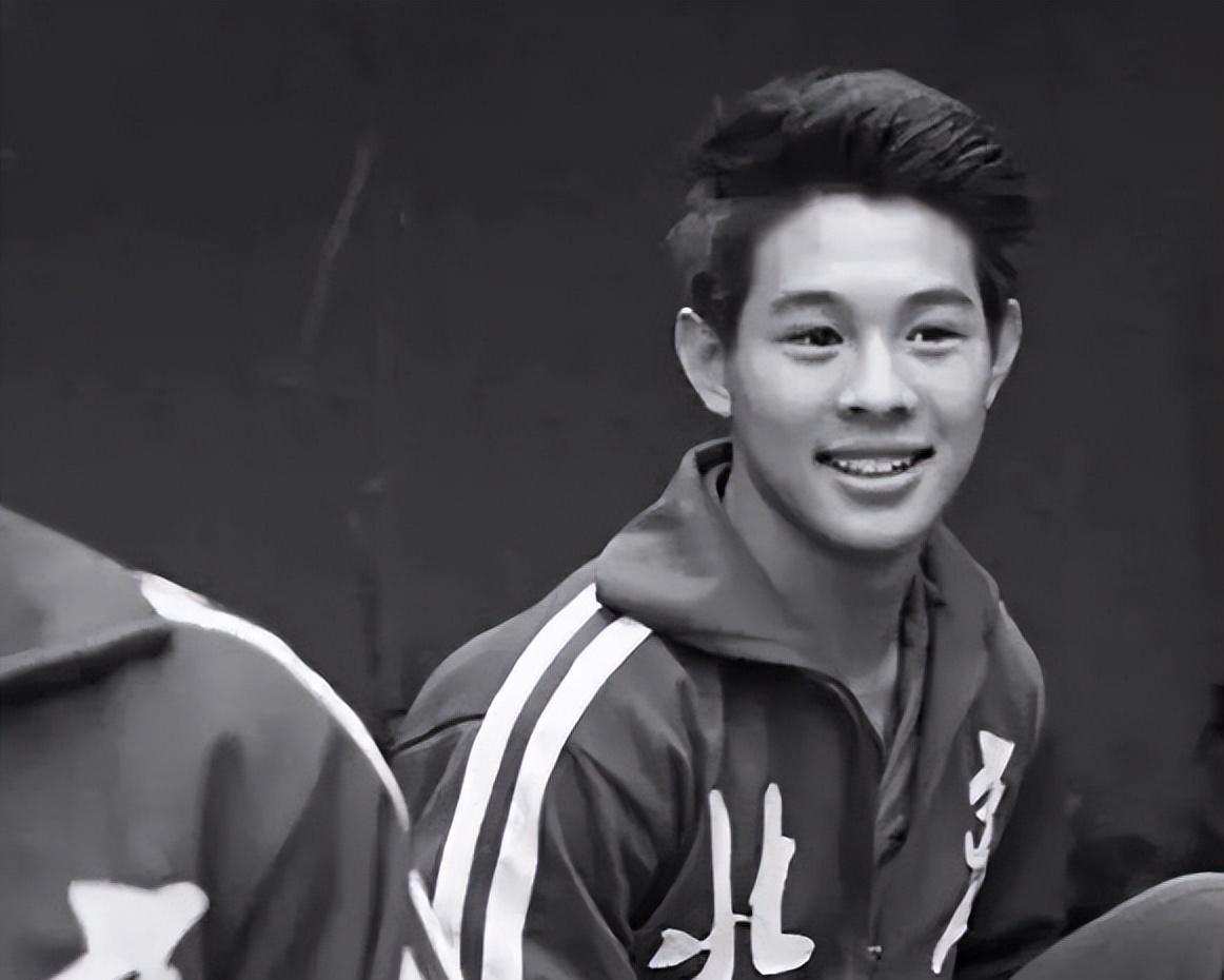 李连杰晒妻子近照，61岁利智衰老似奶奶，62岁黄秋燕仍然美艳动人