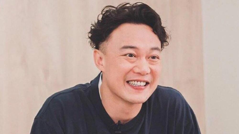 陈奕迅夫妇低调现身餐厅，顾客低头交谈无人理，被嘲笑已过气