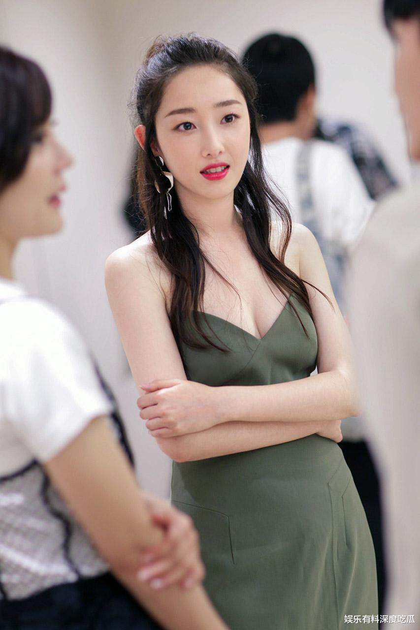 蒋梦婕:时尚女王的杀伤力让老外拜服,竟然久久不肯放手