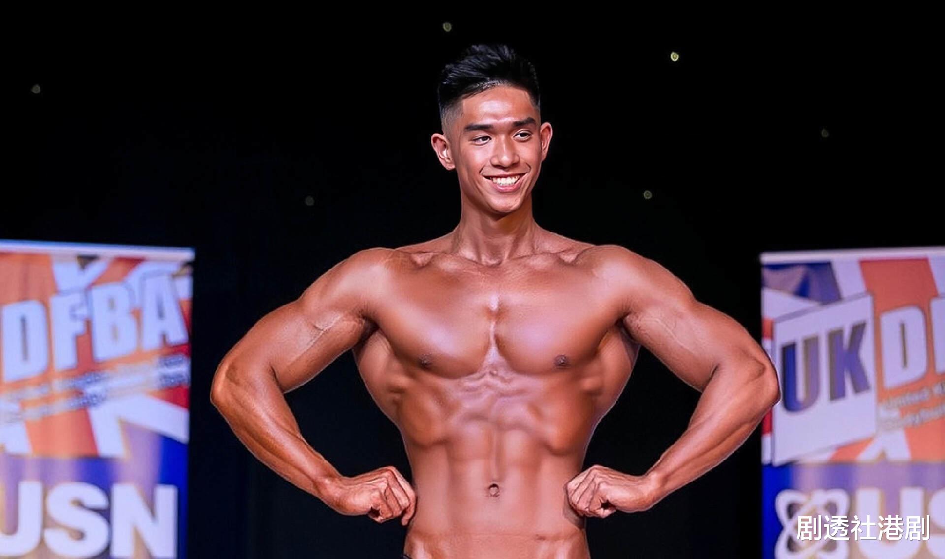 吴婉芳|香港知名星二代主动脱衣做代言!晒健硕腹肌胸肌,和冻龄母亲像姐弟