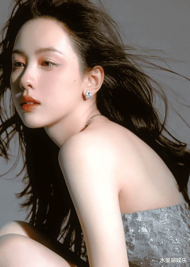 饶雪漫谈八年不敢联系陈都灵:是我把她带到娱乐圈