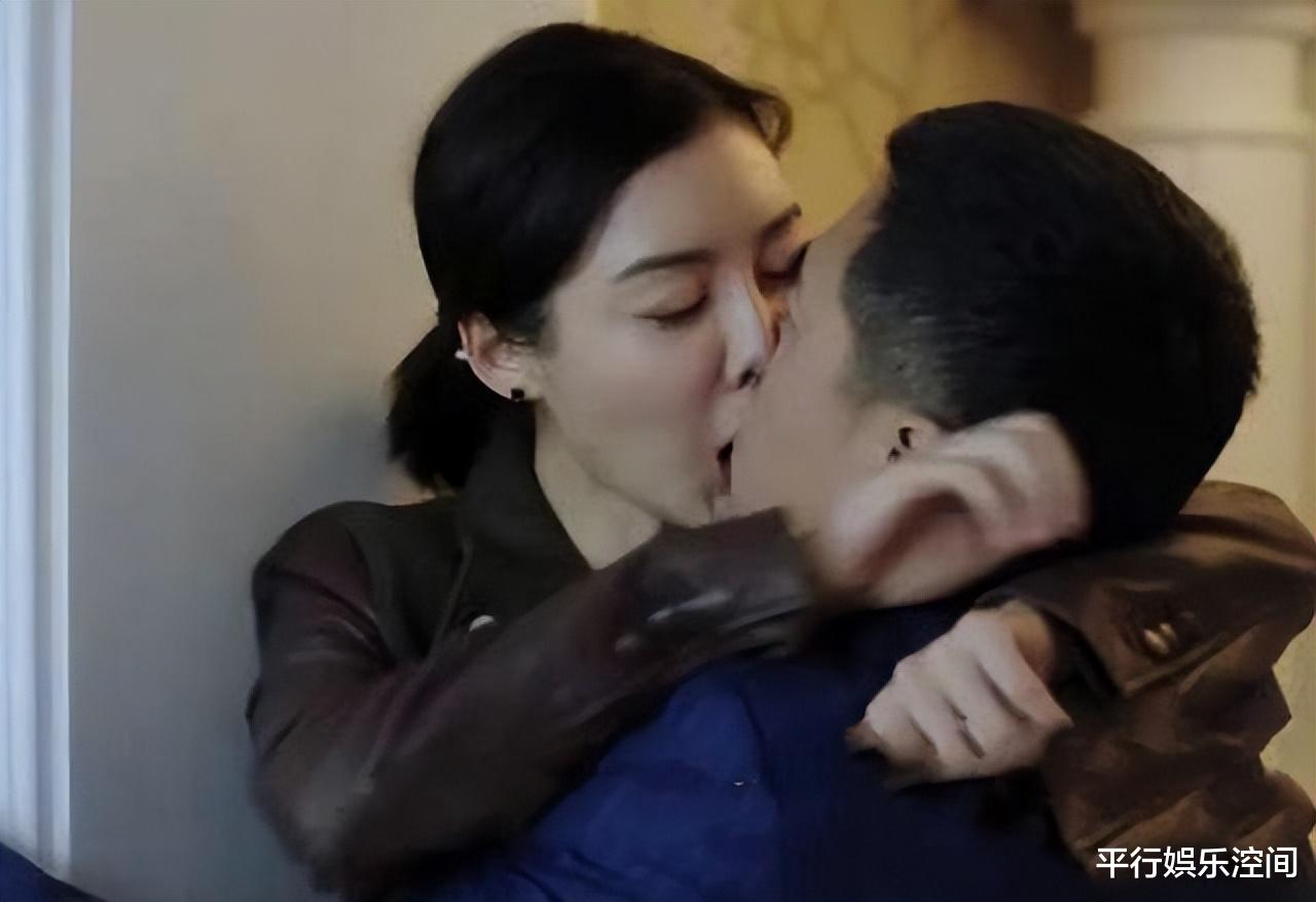 她把胡歌亲到吐，把张嘉译的嘴吻到肿，人送外号“吻戏一姐”