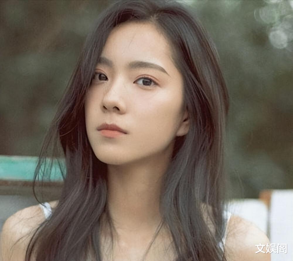 5岁拍杂志，9岁上跨年晚会，京圈公主庄达菲资源有多逆天？