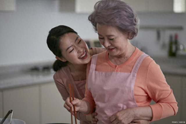 蛋糕|大姑姐买的蛋糕，我女儿吃了一块被婆婆骂哭，隔两天我让婆婆后悔