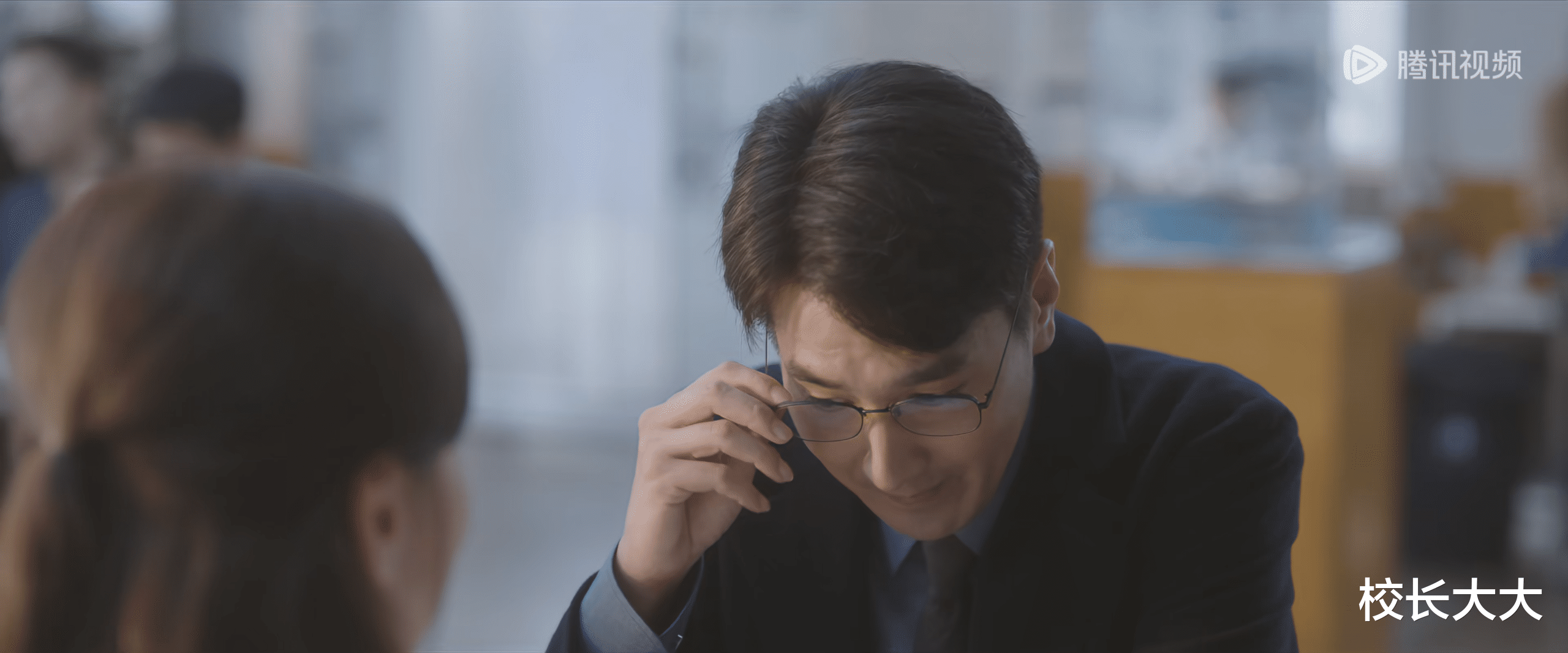 《问心》赵又廷和毛晓彤越有CP感,就越显得女律师很突兀