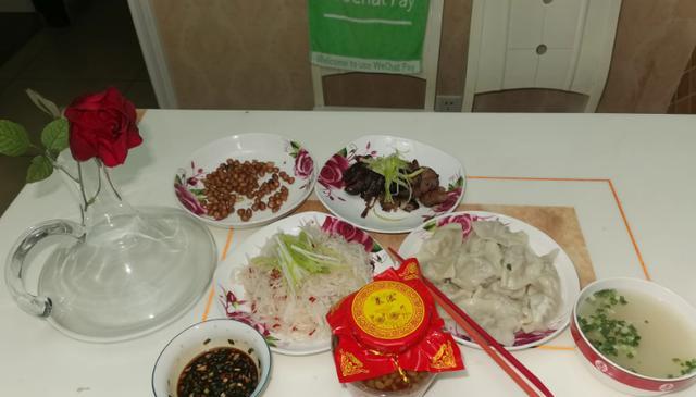 |朋友圈晒520晚餐,仪式感一家比一家强,网友:最后一个来搞笑的