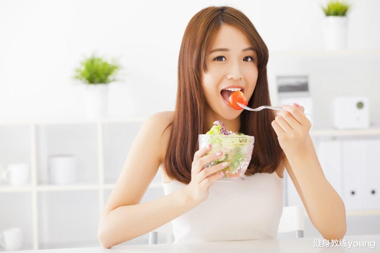 管不住嘴的郭采洁,用6个方法从“黑胖子”到女神