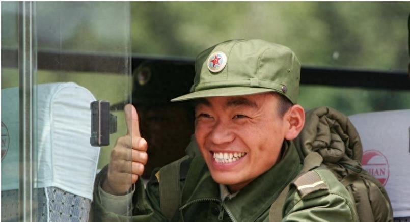 裸替一天3000元，床戏、吻戏都是真的，揭秘20万群演真实的表演状况