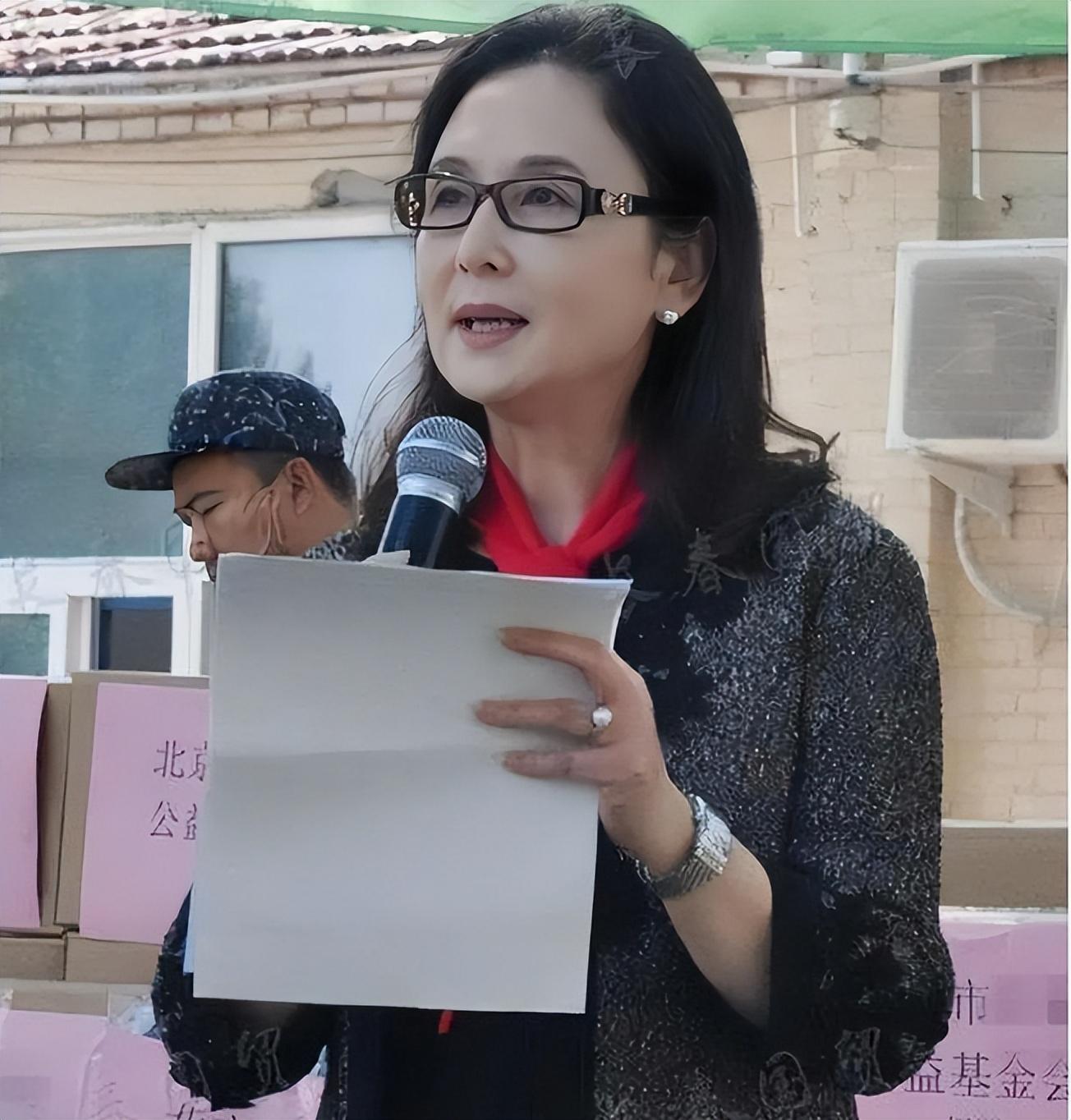 “最美嫦娥”邱佩宁：65岁仍是仙女模样，冯小刚：我都惊呆了！