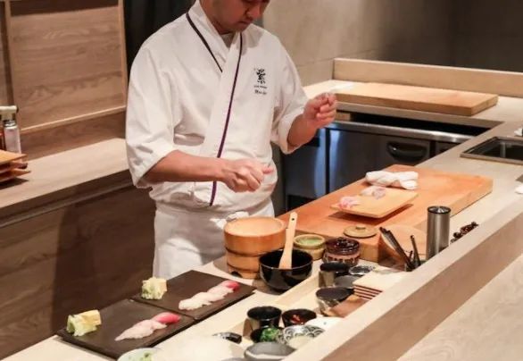 日料|有钱人是怎么把大食堂吃成人均2000的样子的?