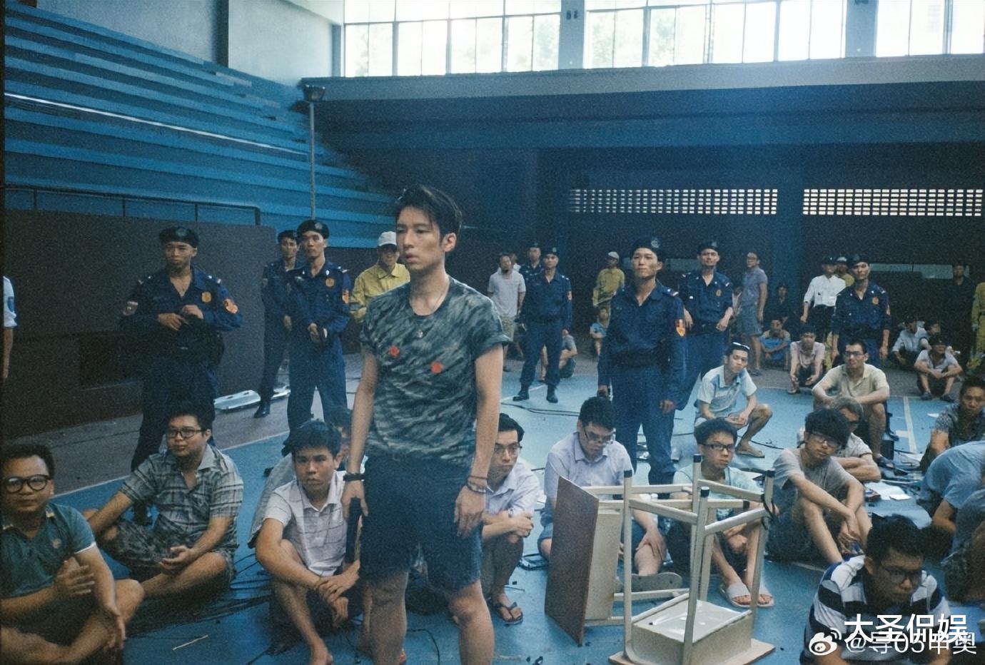 《孤注一掷》不敢播的几分钟,才是万千金晨的悲哀,“跪下”不算啥