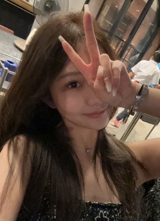 王思聪|王思聪女友小肉安素颜照曝光,额头上痘痘抢镜,样貌清纯像高中生