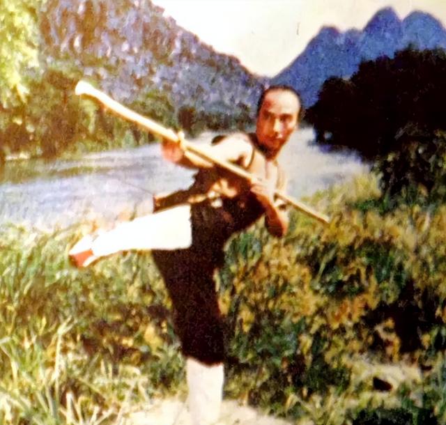 李连杰|有排面!于海身盖党旗下葬,李连杰没表示引争议,此前因感染离世