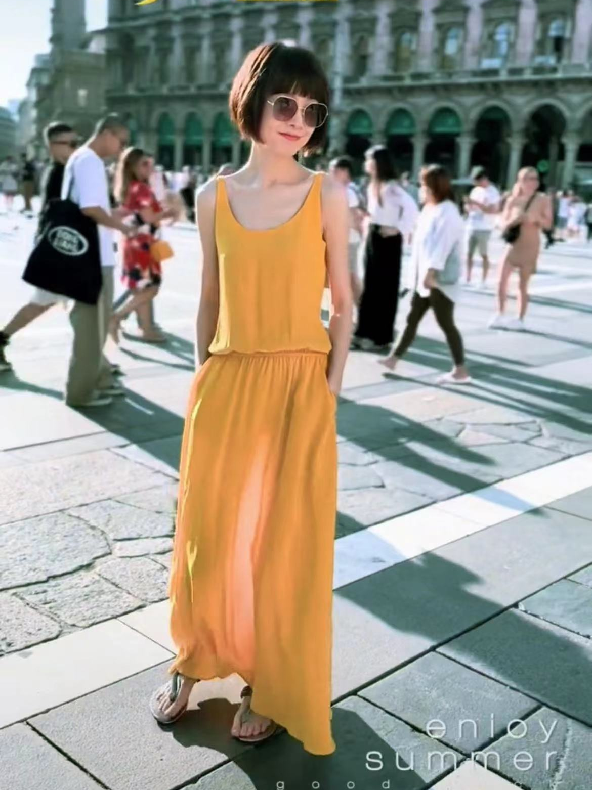 53岁陈鲁豫现身意大利,瘦成排骨胸筷子腿头大身小,称从不吃主食