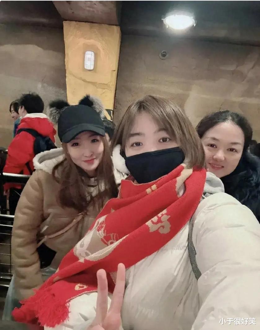 刘诗雯穿6万元夹克惹争议，张继科出山后月薪3万，科雯收入两重天