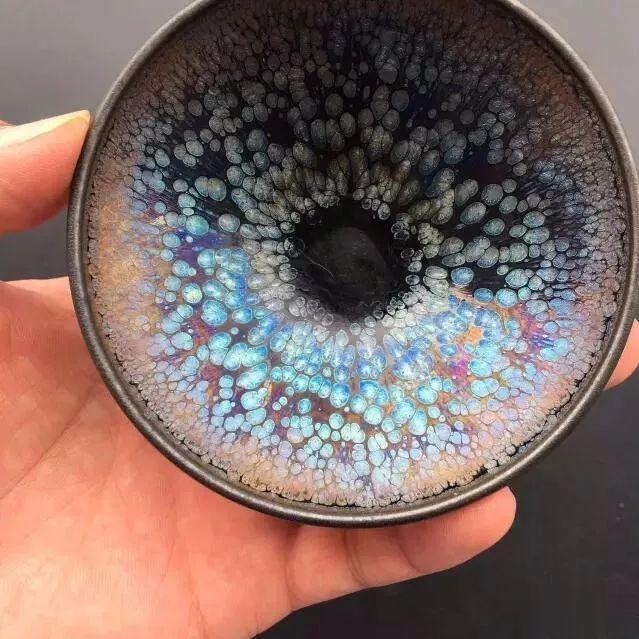 |易盏堂：建盏养出的不是茶垢，那到底是什么会有七彩光泽。