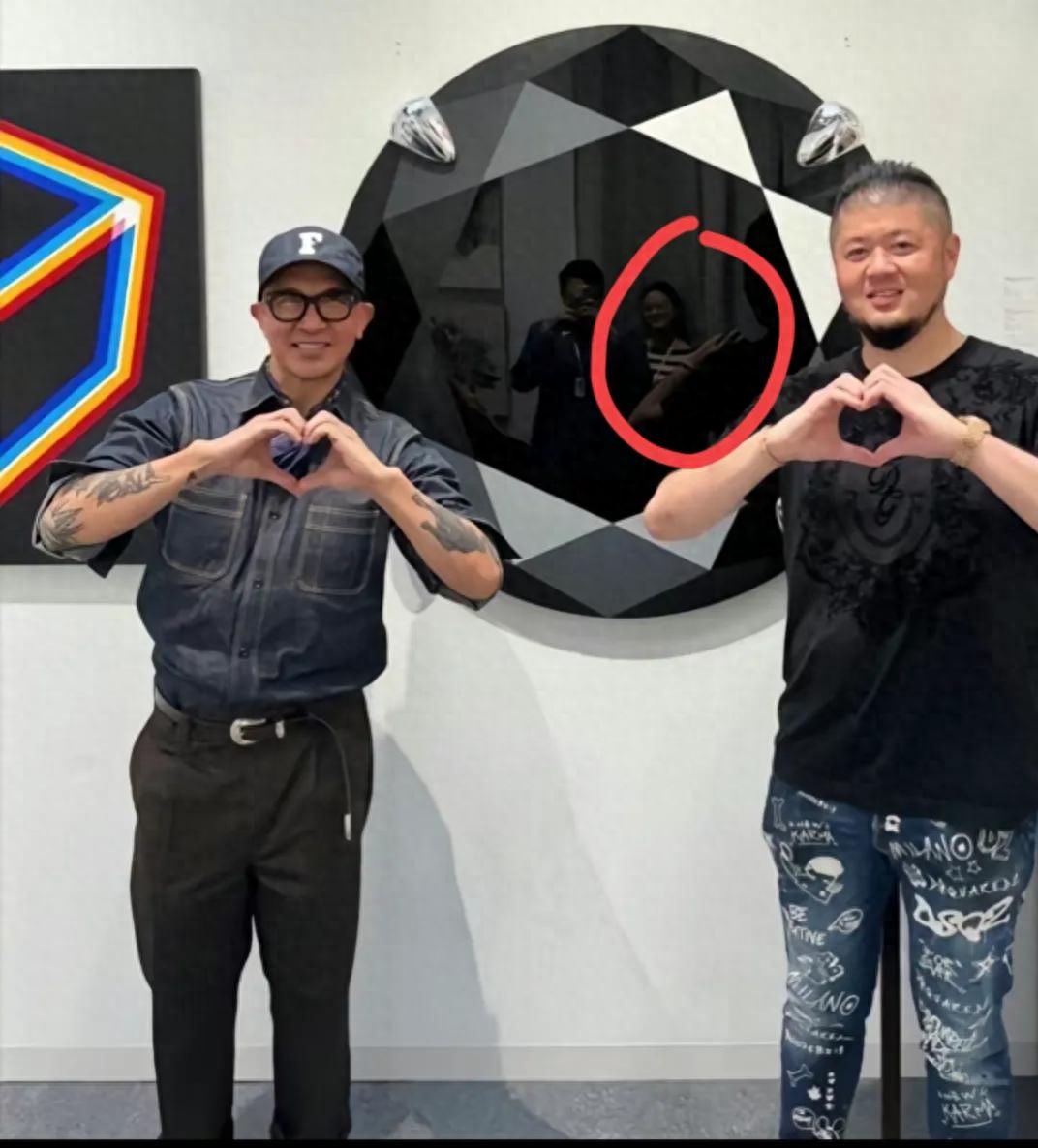 具俊晔画展3瓜！和S妈亲密合照，大S低调露面，一幅钻石画惹争议