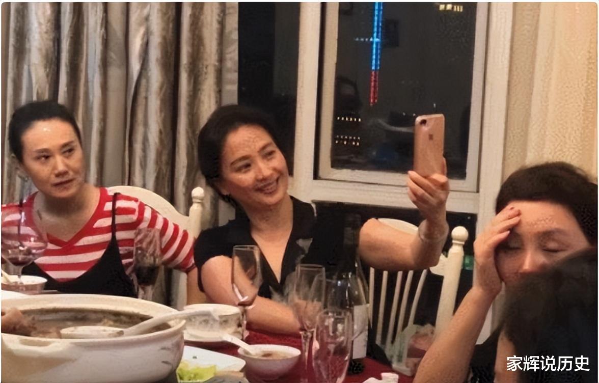 和“母女俩”都传绯闻?刘亦菲的翻红,永远逃不开“干爹”陈金飞