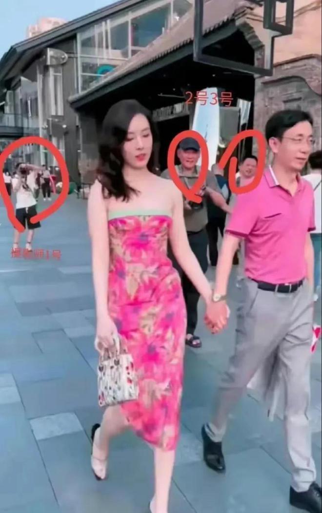 巩俐|曝牵手事件是董小姐自导自演的闹剧,五大细节显示,胡总疑被算计