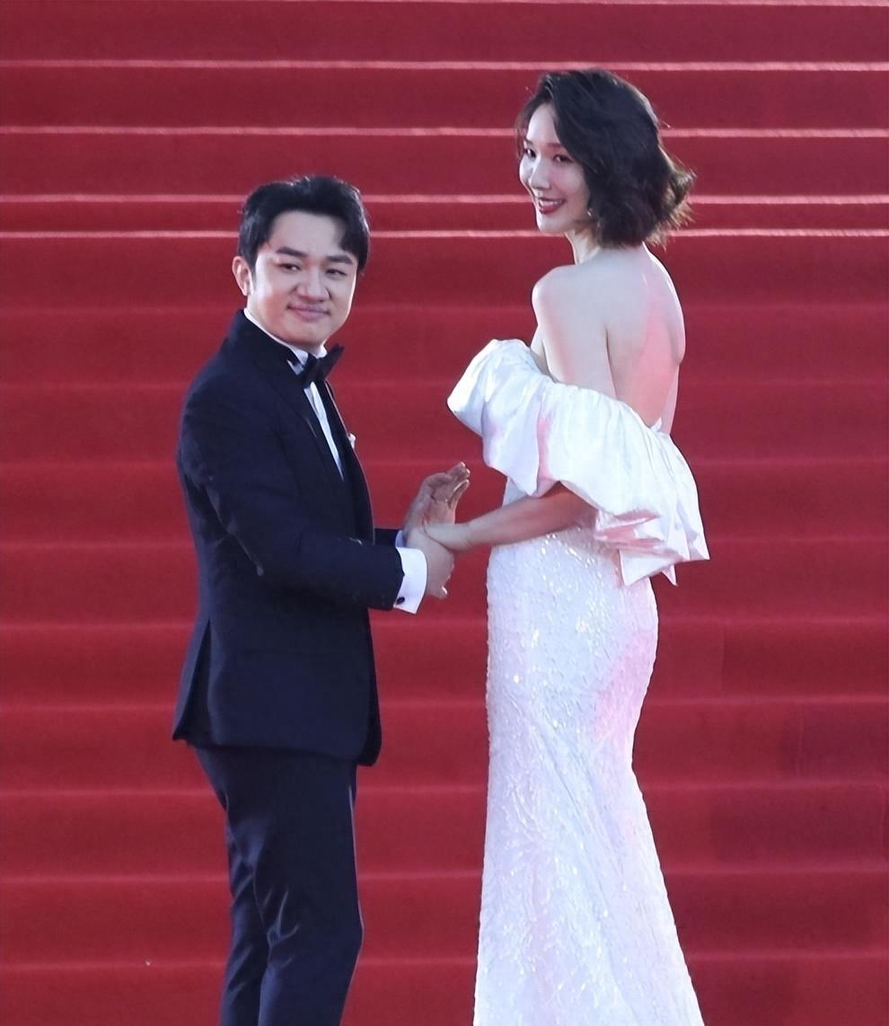 被丑男“糟蹋”的6位女明星，个个如花似玉，却鲜花插在牛粪上