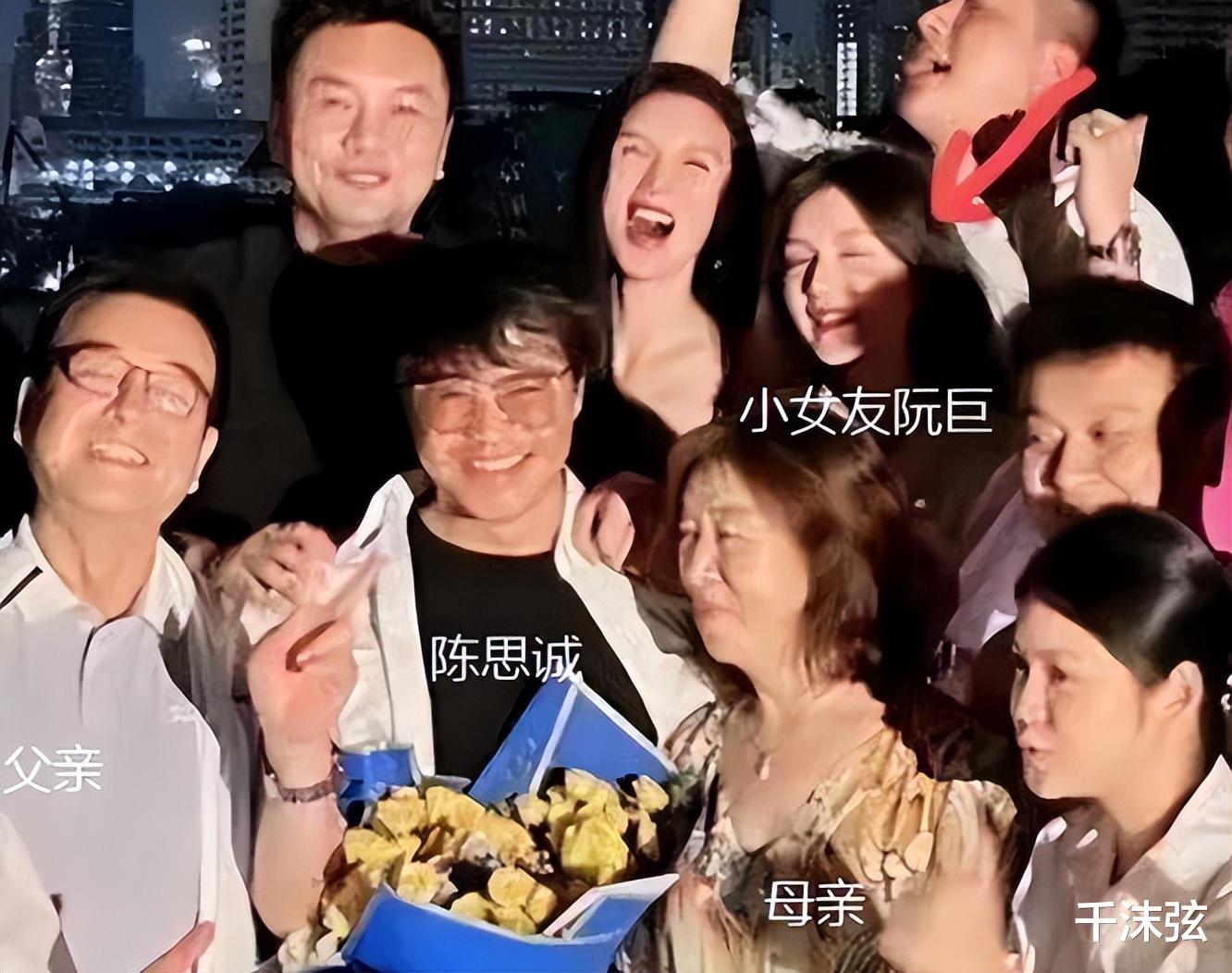 王宝强|陈思诚带女友巴黎游,小21岁阮巨噘嘴索吻,蜜旅1个月同居试婚