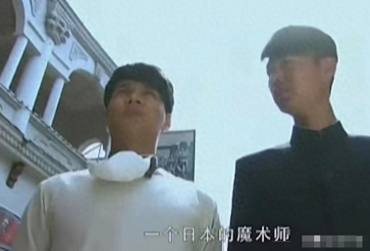 这些侮辱观众的剧情:红裙美背搞偷袭我忍了,湿旗袍打鬼子忍不了