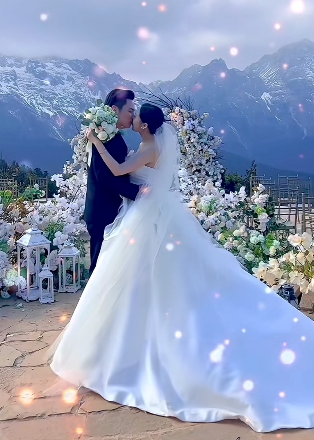 豪宅|富家千金怀孕拍婚纱,和男方拥吻超甜蜜,陪嫁千万劳斯莱斯两豪宅