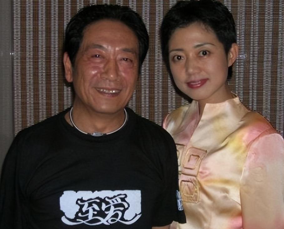 演员王奎荣：68岁娶小37岁饶芯语，71岁老来得女，近况如何？