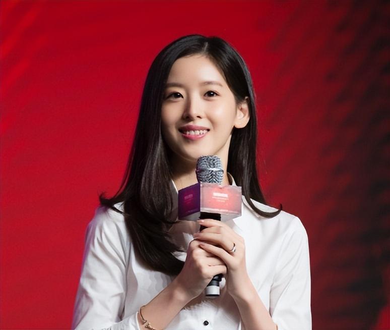 |章泽天：母亲节三倍的爱，暗示自己怀3胎