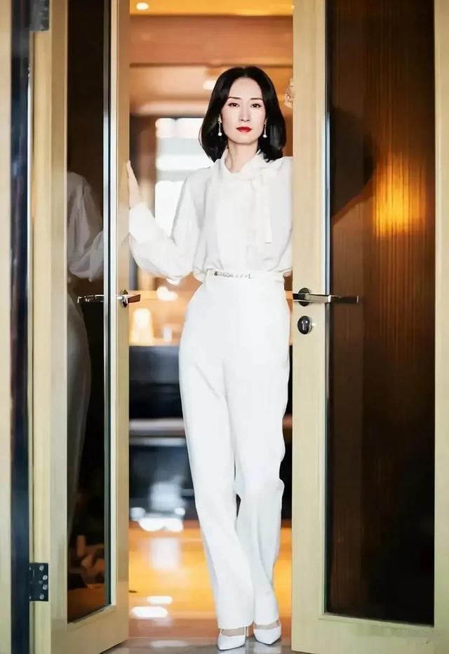 刘敏涛|46岁刘敏涛,人到中年华丽转身迎来事业巅峰