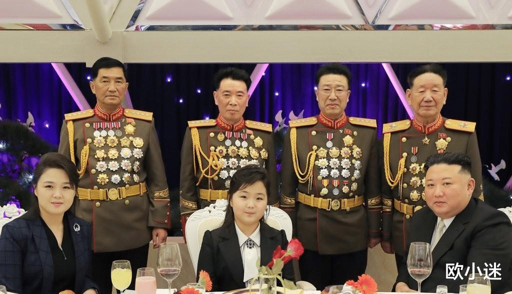 朝鲜 朝鲜领导人携爱女,视察人民军