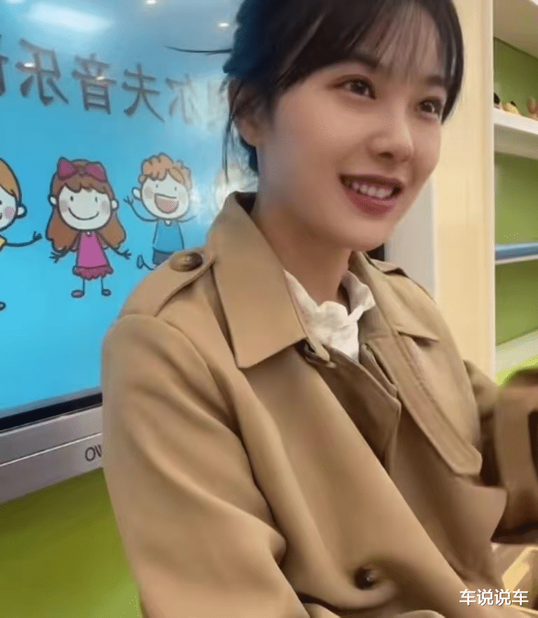 原创|局势反了!官媒力挺“挖呀挖”首发老师,爆火的黄老师却黑料百出