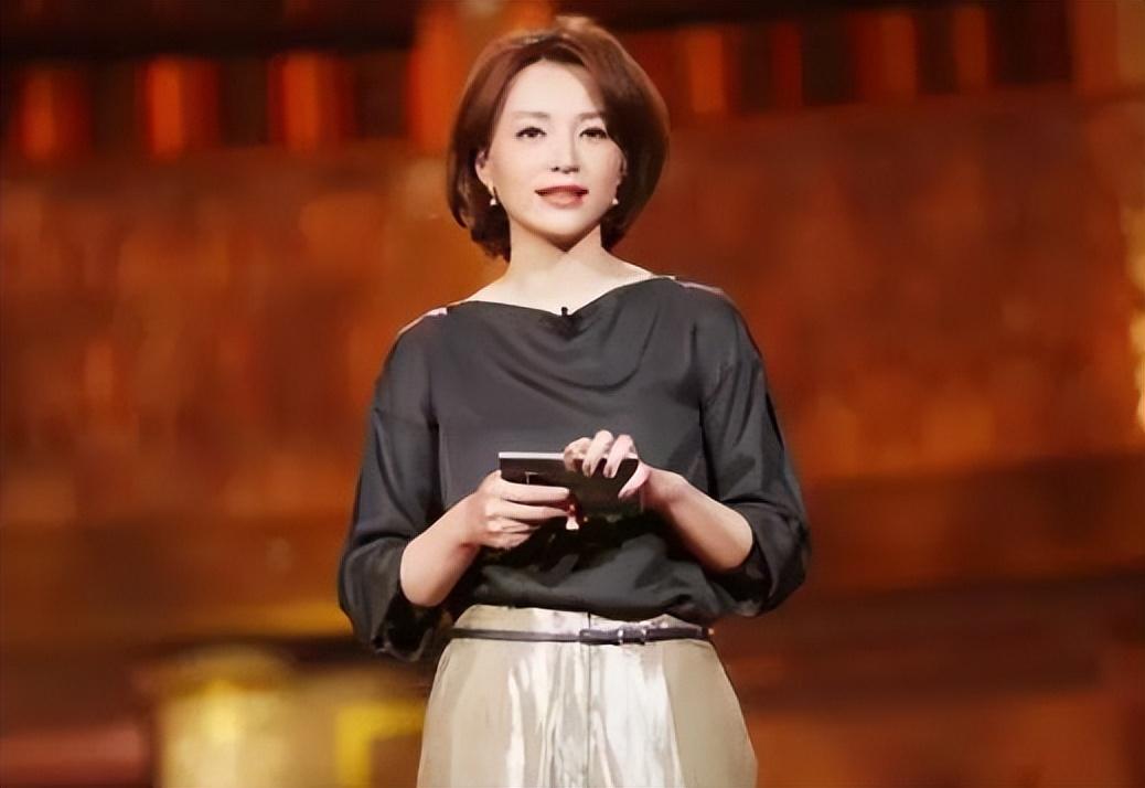 董卿|2023年,再次“销声匿迹”的董卿,不再被世界宽容