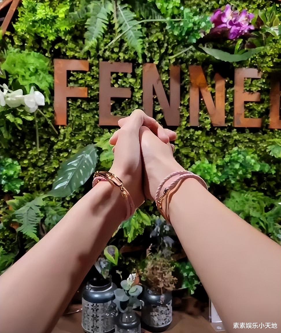 郭嘉文|郭嘉文和李泽楷疑似新动态：女方晒鲜花牵手照，在豪宅阳台上喝酒