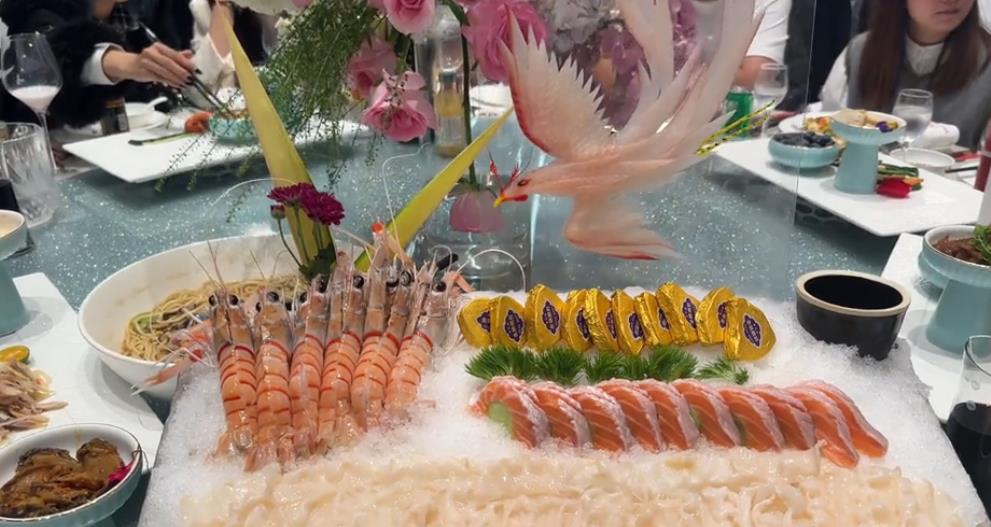 意尔康二公子爱上了小网红,订婚宴红包只发50,家境悬殊被考验6年