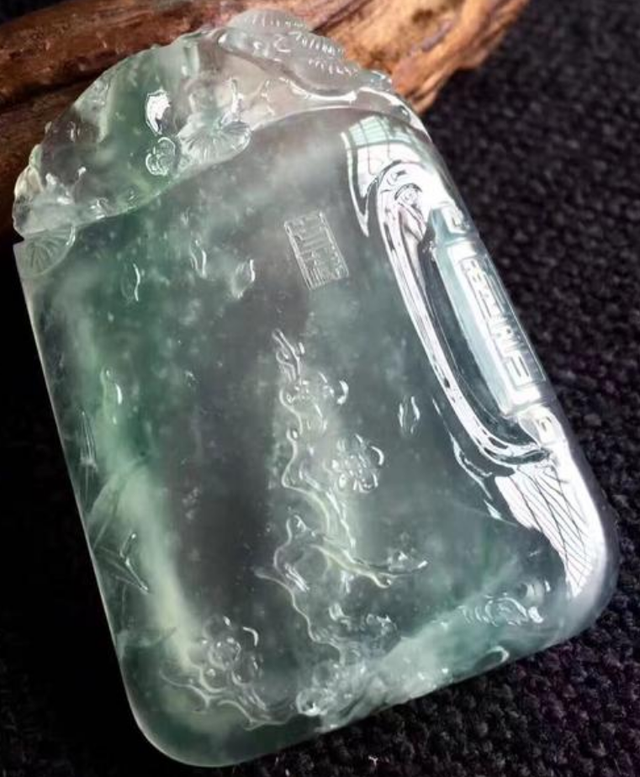 冰种翡翠|冰种翡翠也有棉絮,为什么还那么受欢迎?