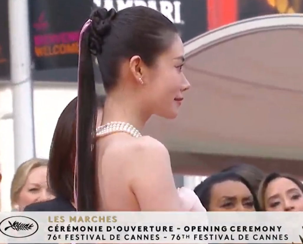 戛纳|戛纳开幕红毯华人明星待遇:巩俐专人清场拍照,关晓彤被保安催促