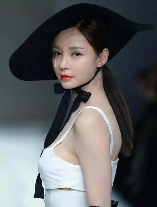 沈梦辰|性感妩媚 胸气逼人 沈梦辰写真