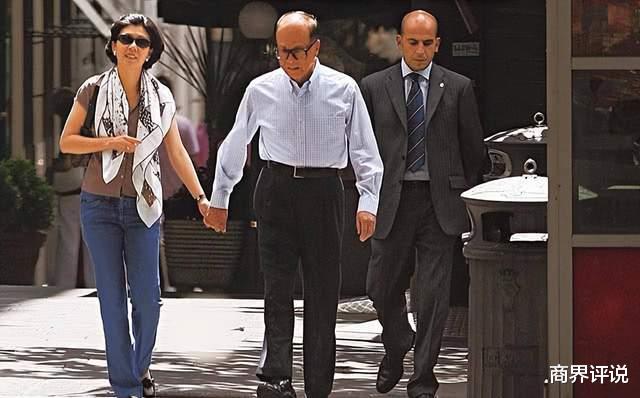 周凯旋跟梁洛施都没名没分，但却成大富婆，这是李家对她们的保护