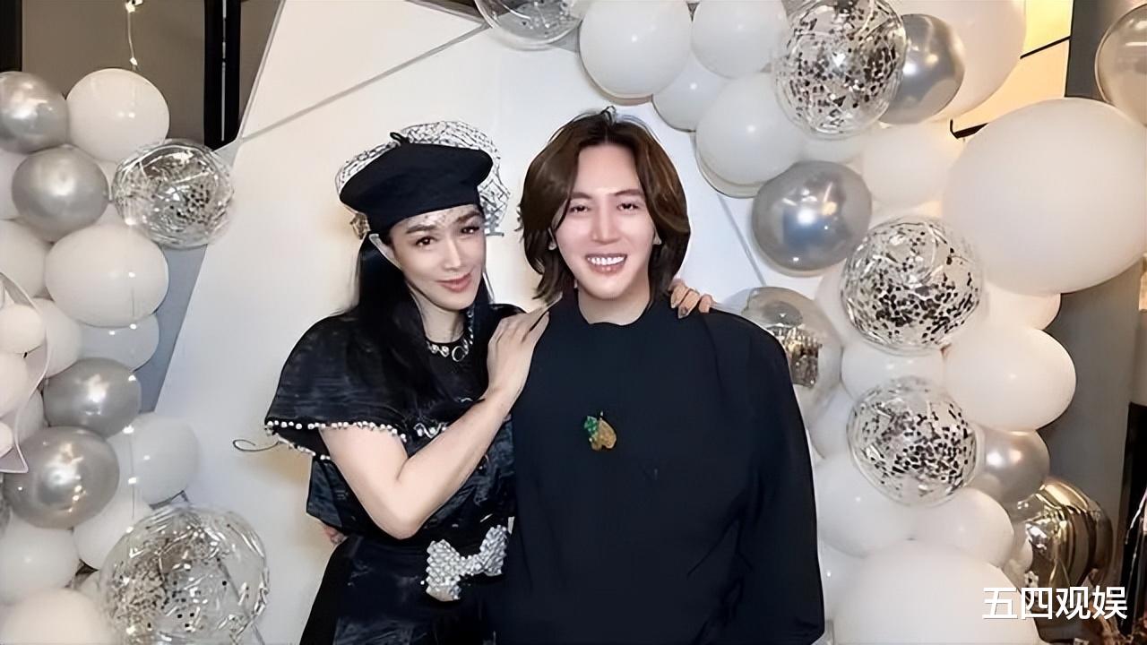 王红权|神壕！王红权星晒稀世珠宝，化一次妆花费高达数万，董璇惊喜出镜