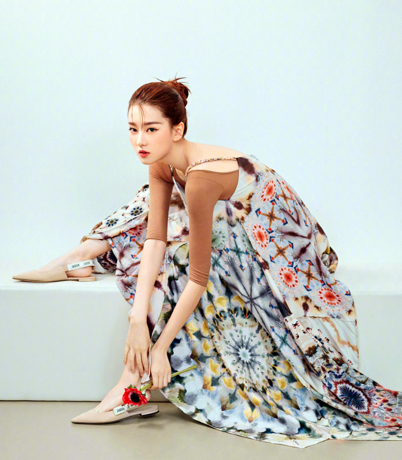 演艺圈震惊!乔欣2年未接通告,周冬雨突然引人关注