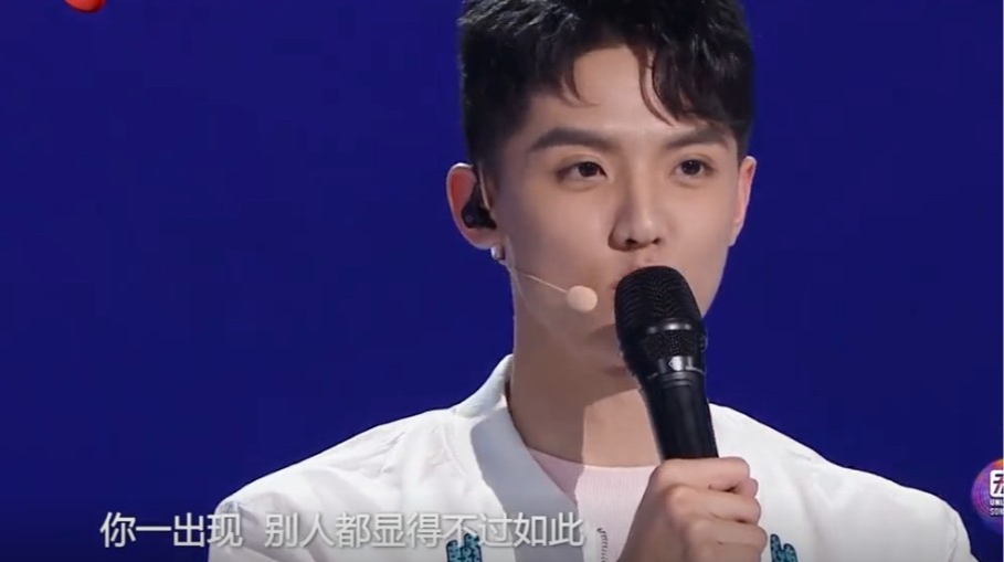 22岁英年早婚，为挣学费进入娱乐圈，他活成了小说里的男主角