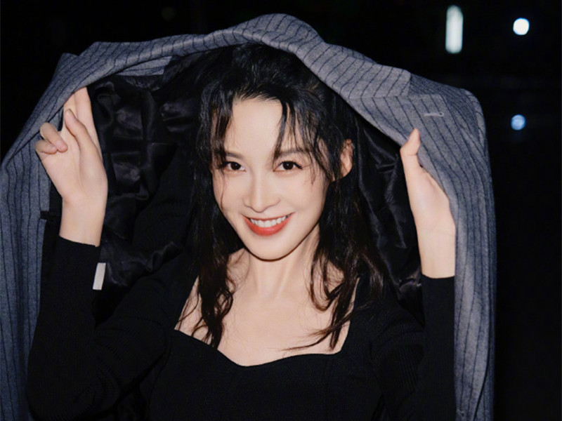 李沁|李沁颜值在线,演技也在线,优秀的人会在不同的行业发光发热