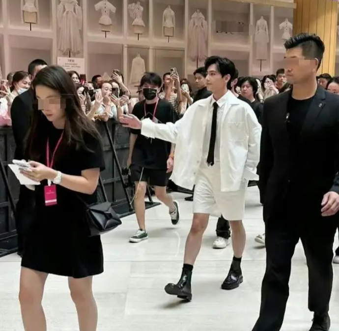 颜值出众却身高缺憾，这5位男星被矮个子阻碍的演艺之路