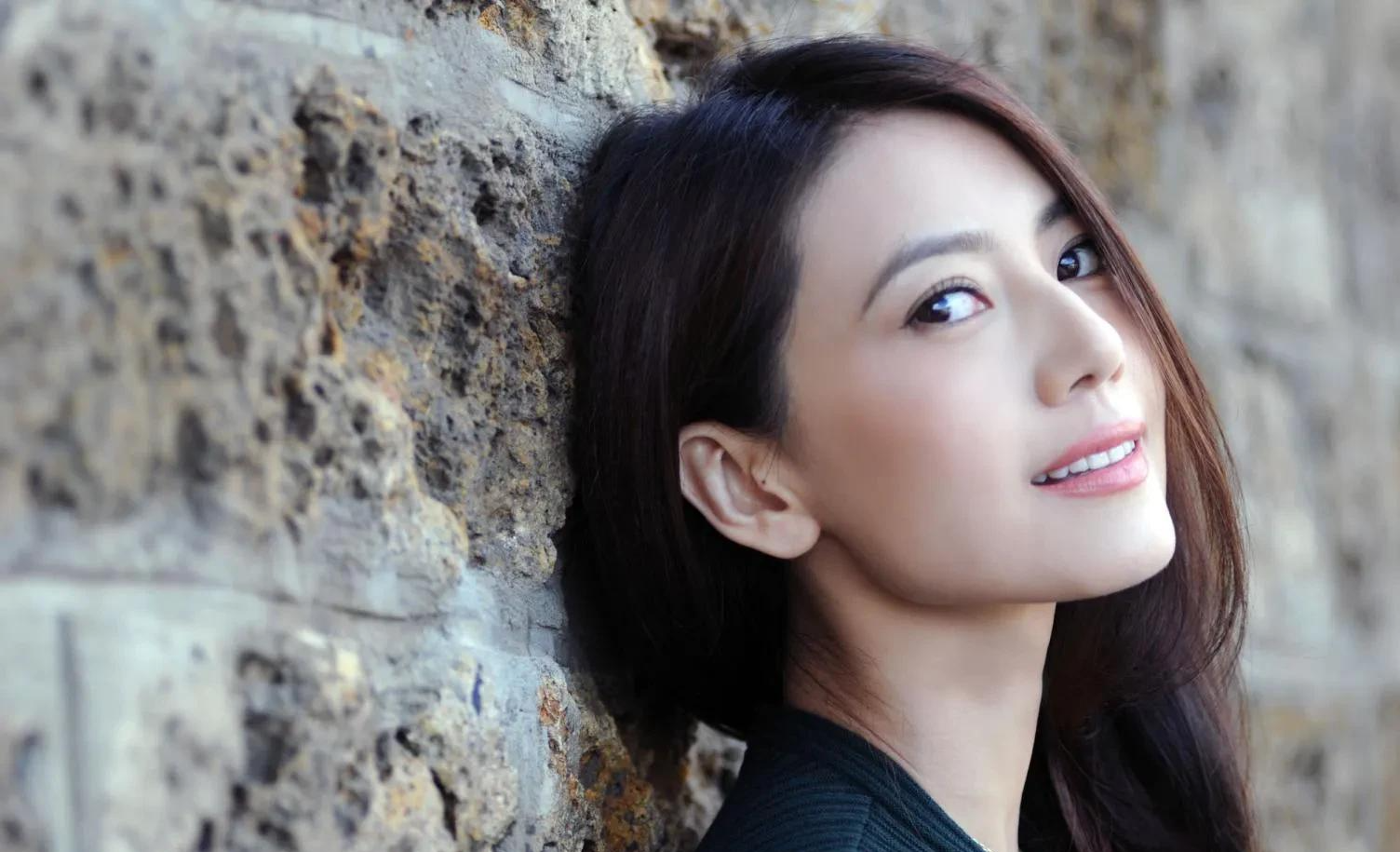 高圆圆|高圆圆晒出游照，容颜惊艳气质典雅，国民女神实在是太美了