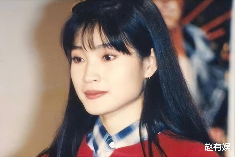 出道35年零绯闻，56岁不恋爱不结婚不生子，无父无母孑然一身