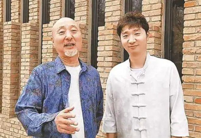 陈佩斯豪宅被曝光,4个孙子和他长得非常相似