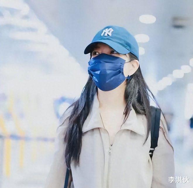 黄有龙父亲去世，赵薇夫妇都没有露面，丧事喜办变成了演唱会？