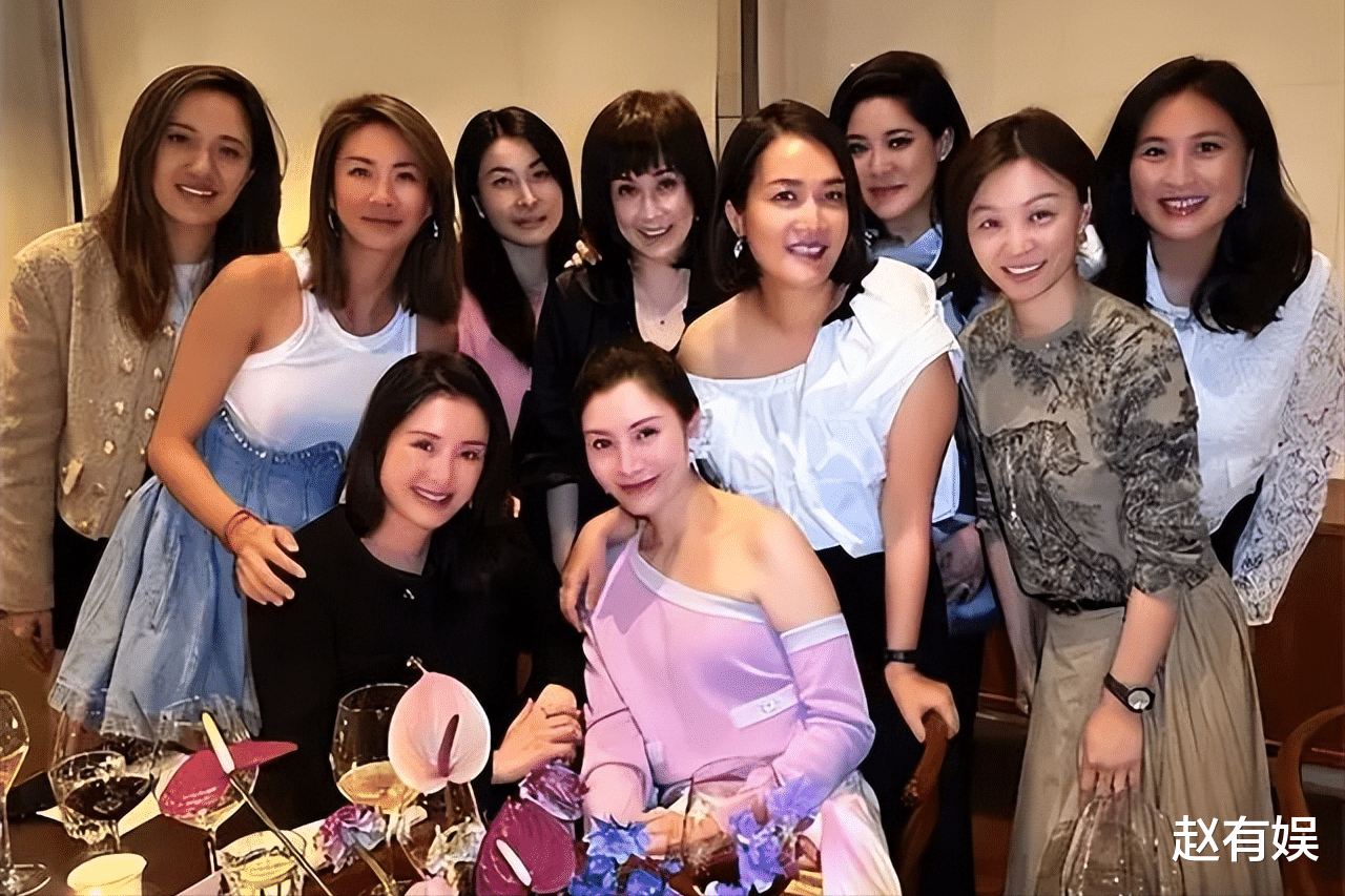 |香港慈善晚宴这一夜,郭晶晶撕阔太面具,将豪门名媛的脸都打肿了